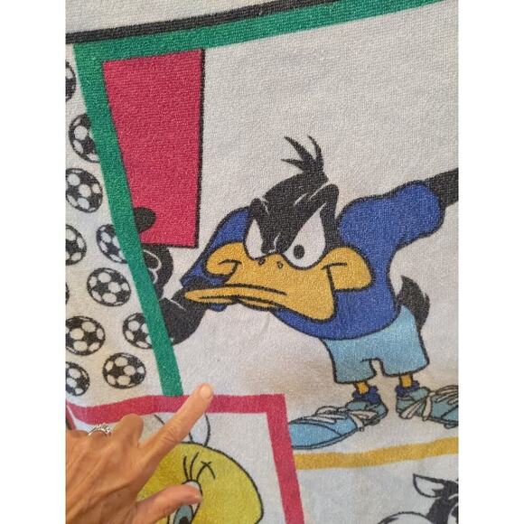 Vintage 2000 Looney Tunes Tweety Sylvester Daffy Duck Bugs Bunny Beach Towel - Picture 3 of 13